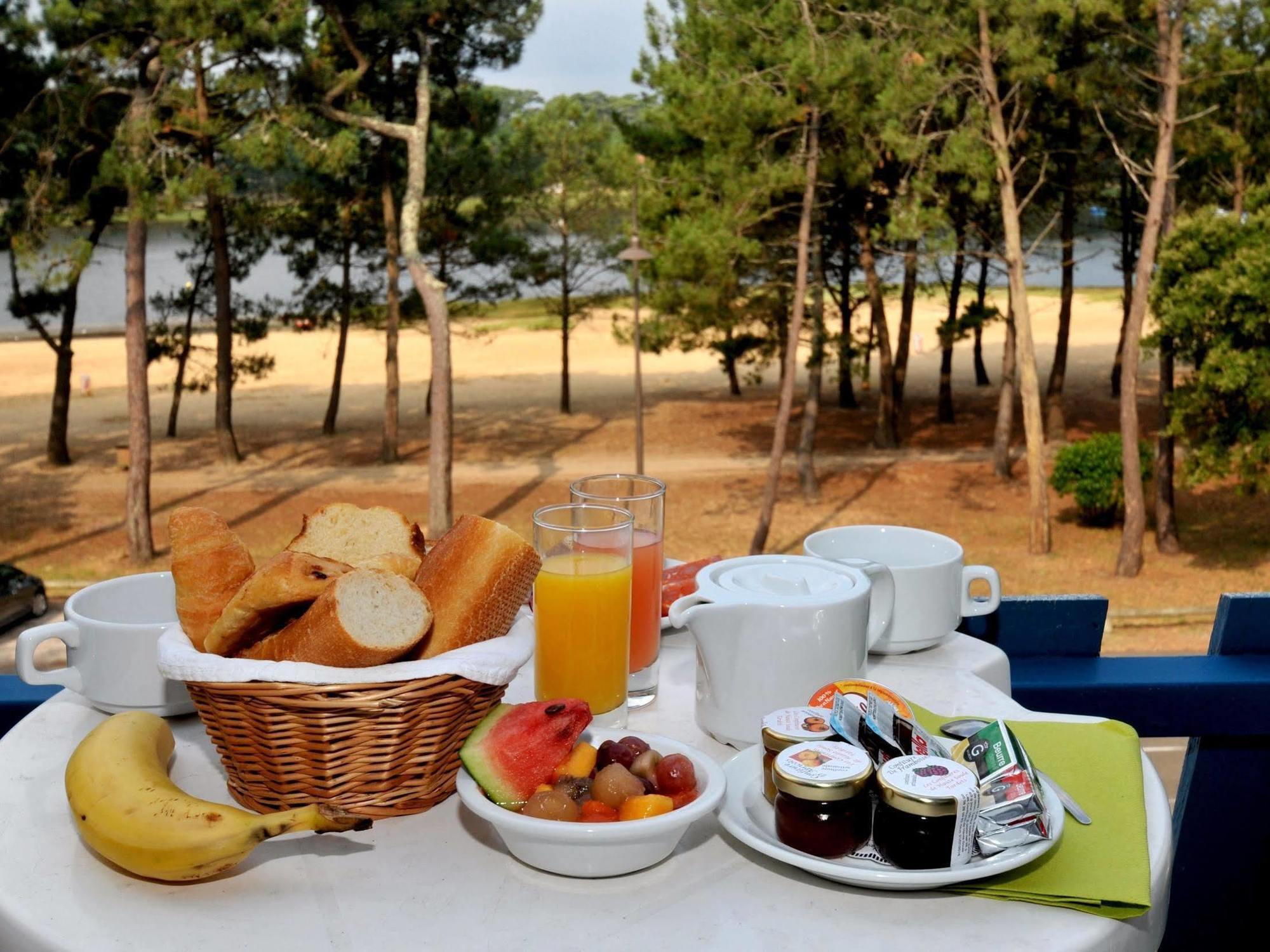 Hotel Logis Lacotel 3*