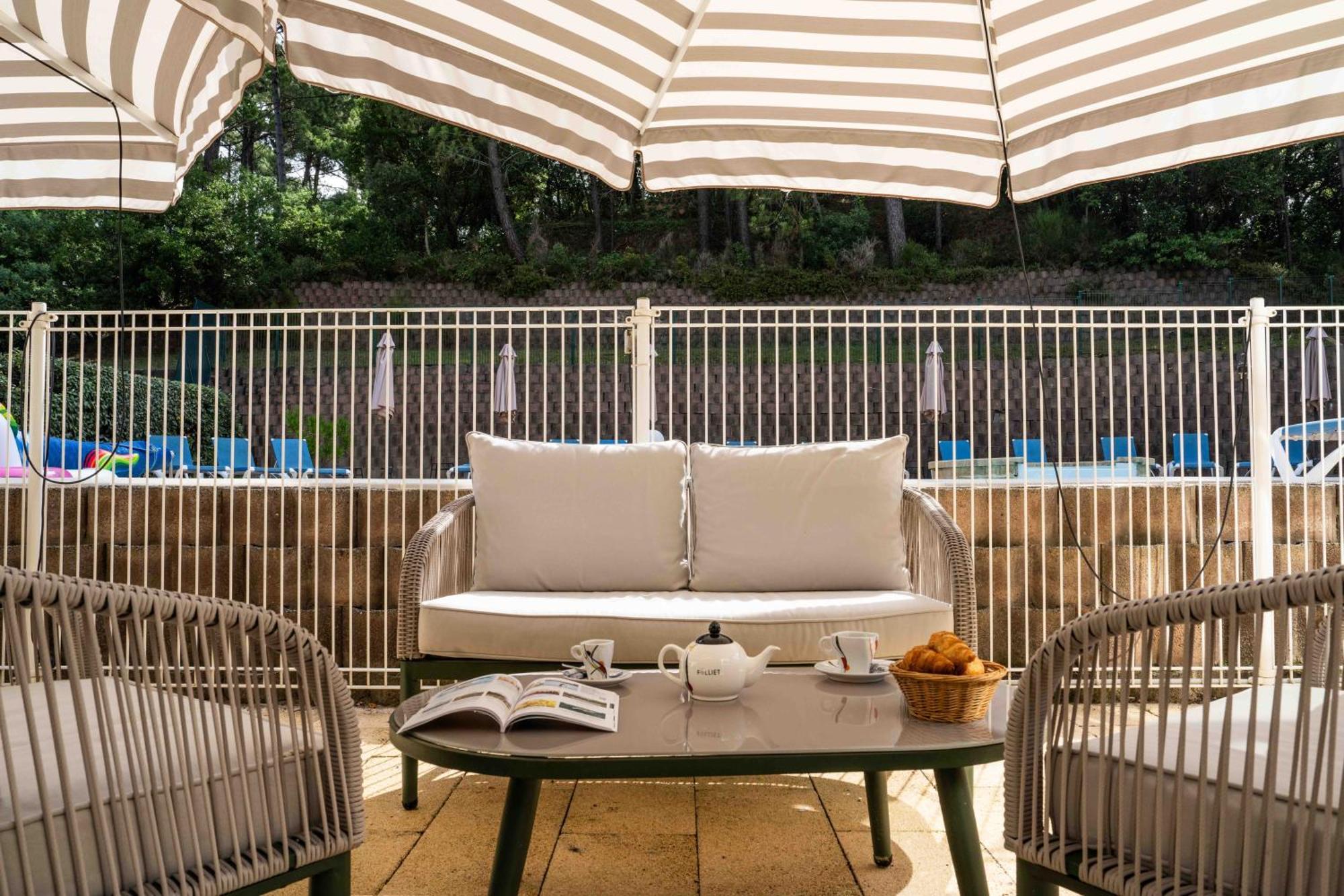 Logis Lacotel Hotel