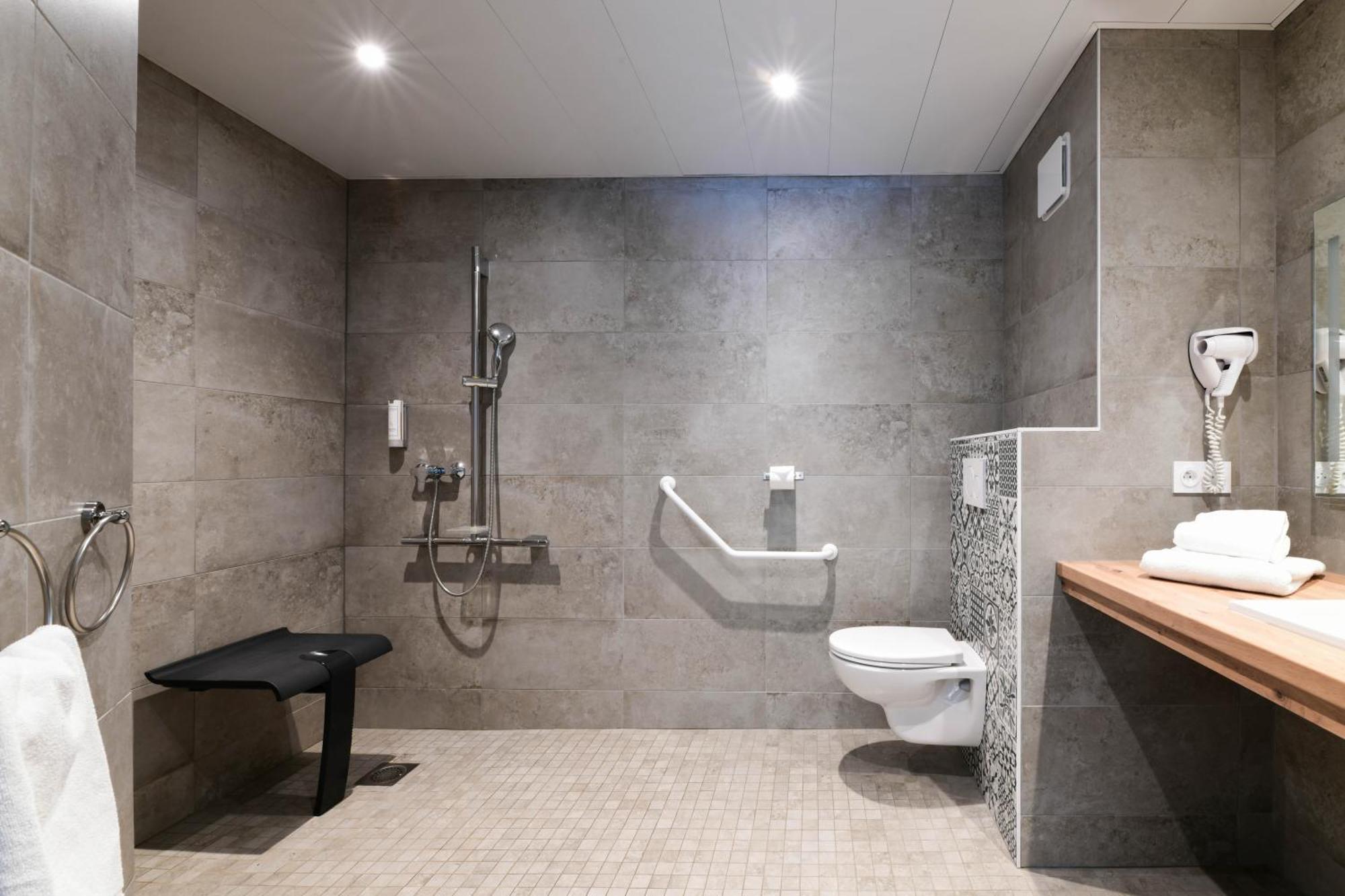 Logis Lacotel 3*