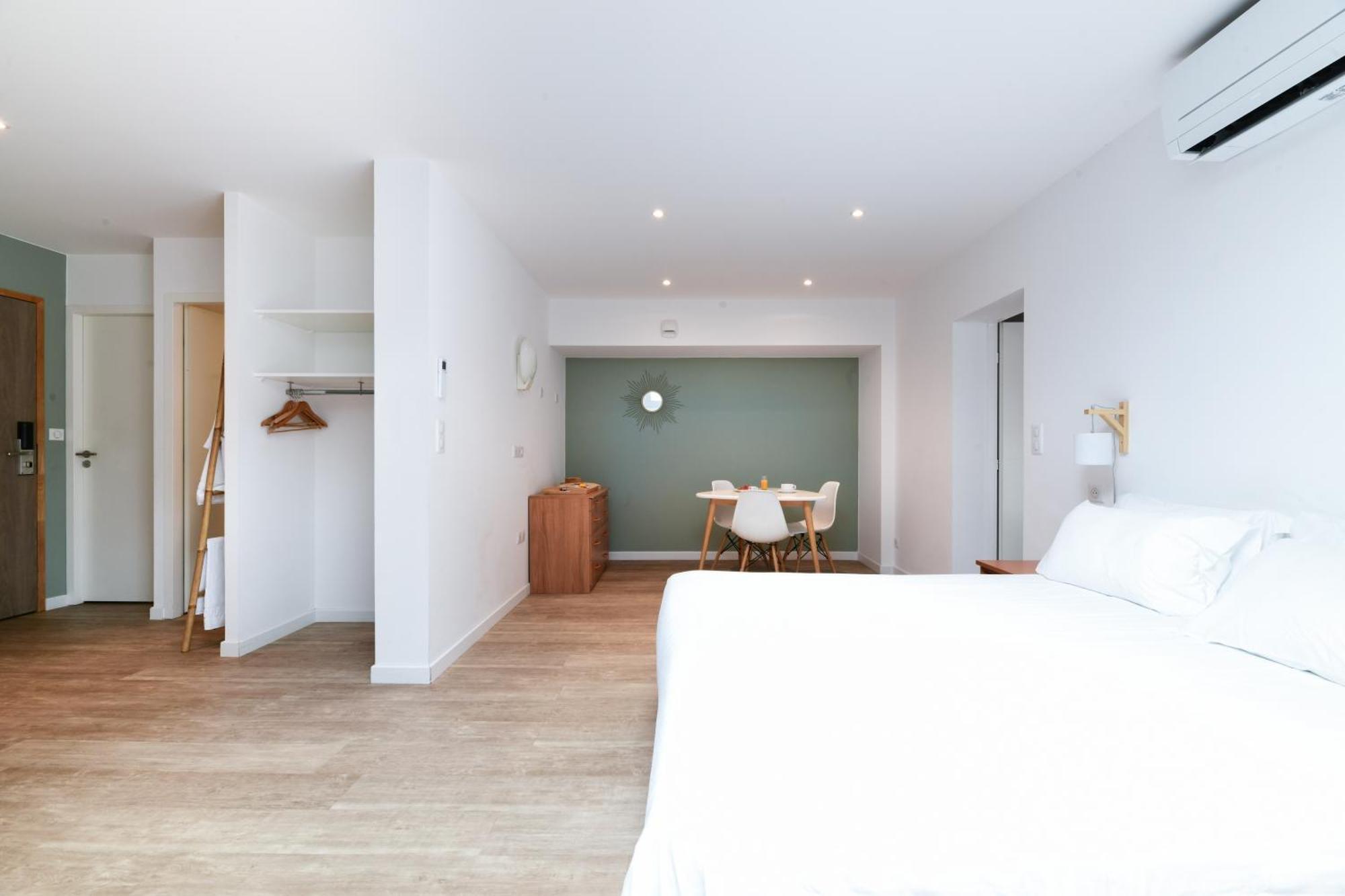 Logis Lacotel 3*